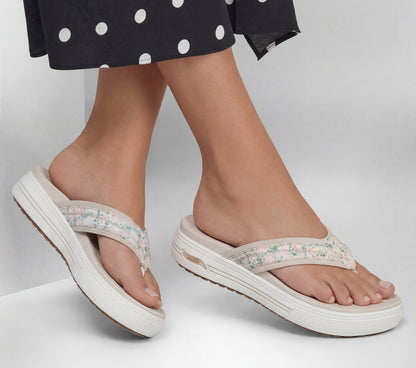 Arch Fit Arcade Sandal - Flora Friends | Skechers online
